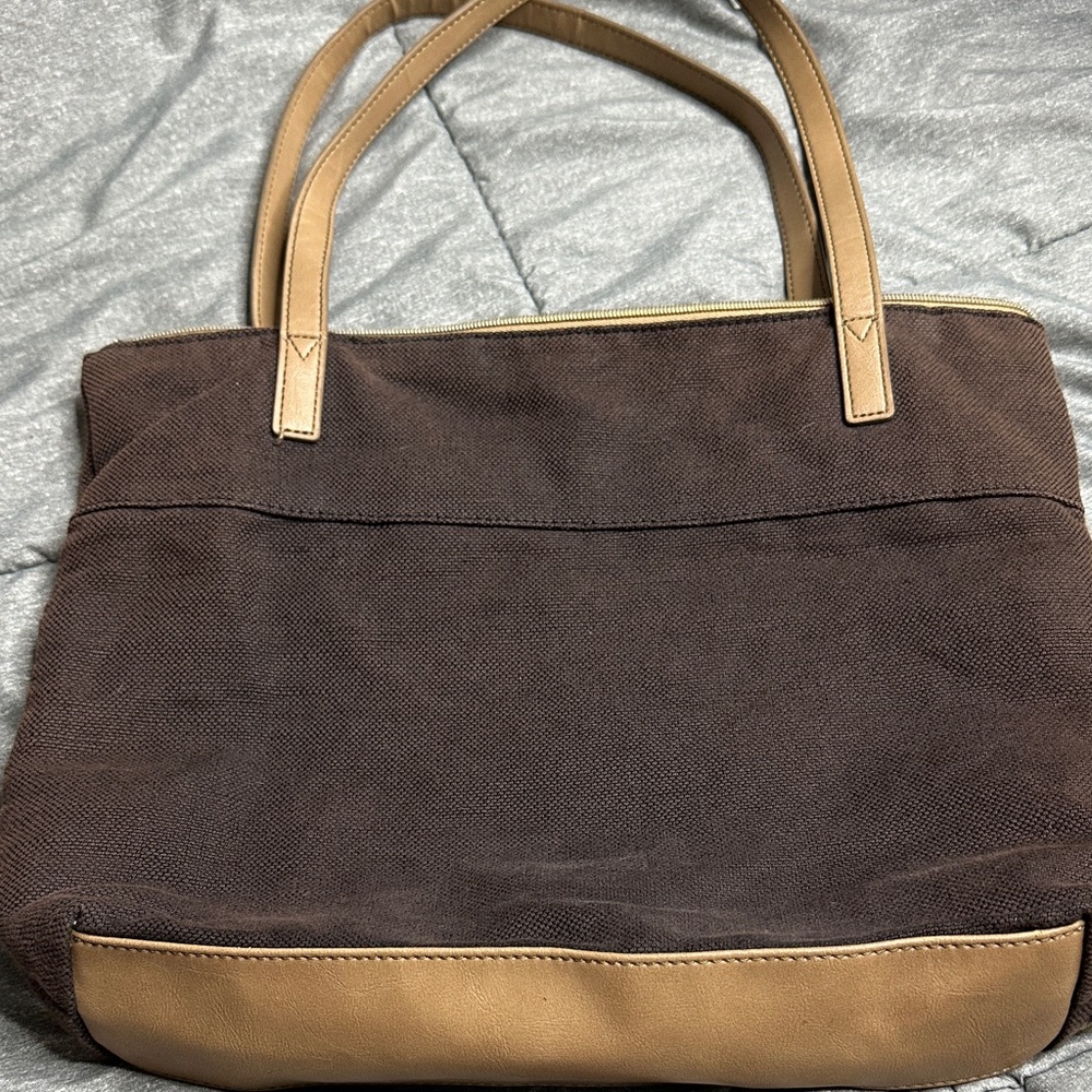 Relic “Sophia” Tan and Cream Floral Tote with double zipper w/ interior pockets - Picture 10 of 10